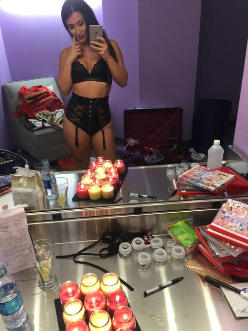 Show went so well tonight! http://t.co/agPyq9PR2U<a href="/tag/lovialongtime"class="tags"><span>#lovialongtime</span></a>