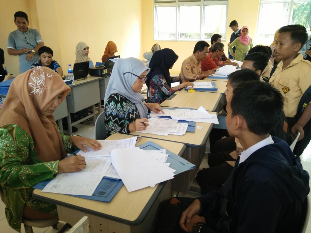 OSISSMAN8PLG's tweet photo. Suasana PSB tadi siang,semangat ya adik! http://t.co/DvCqZaMhem