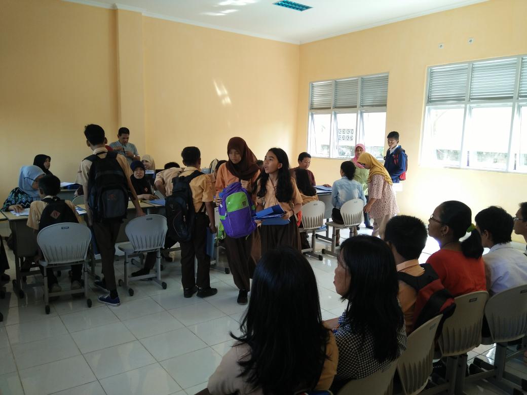 OSISSMAN8PLG's tweet photo. Suasana PSB tadi siang,semangat ya adik! http://t.co/DvCqZaMhem