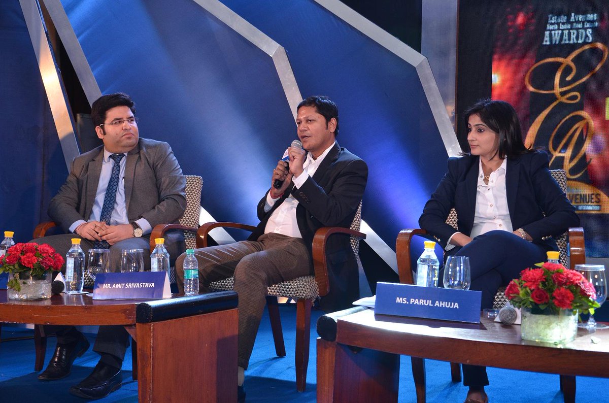 EstateAvenues's tweet photo. Glimpses from 3rd North India Real @EAAwards2015  Panel discussion http://t.co/mvupGN94h6