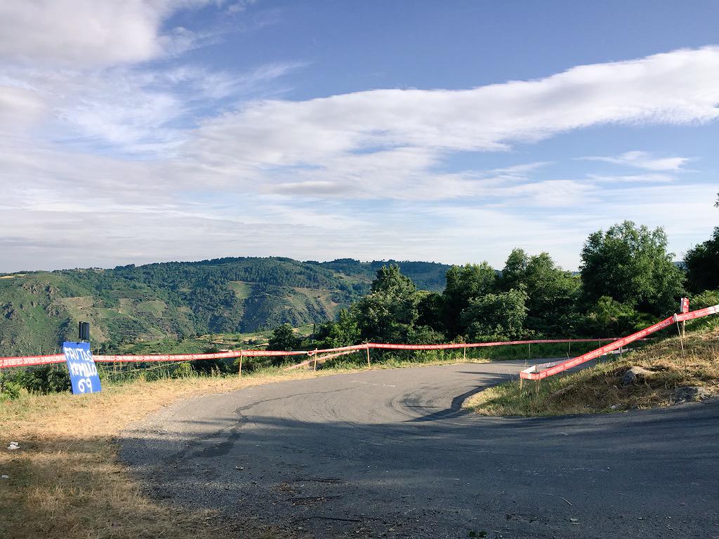 rallycast_'s tweet photo. Los #rallycasters estamos en el Cañón Do Sil, preparados para empezar @RallyOurense http://t.co/FUZ6A5BBEj
