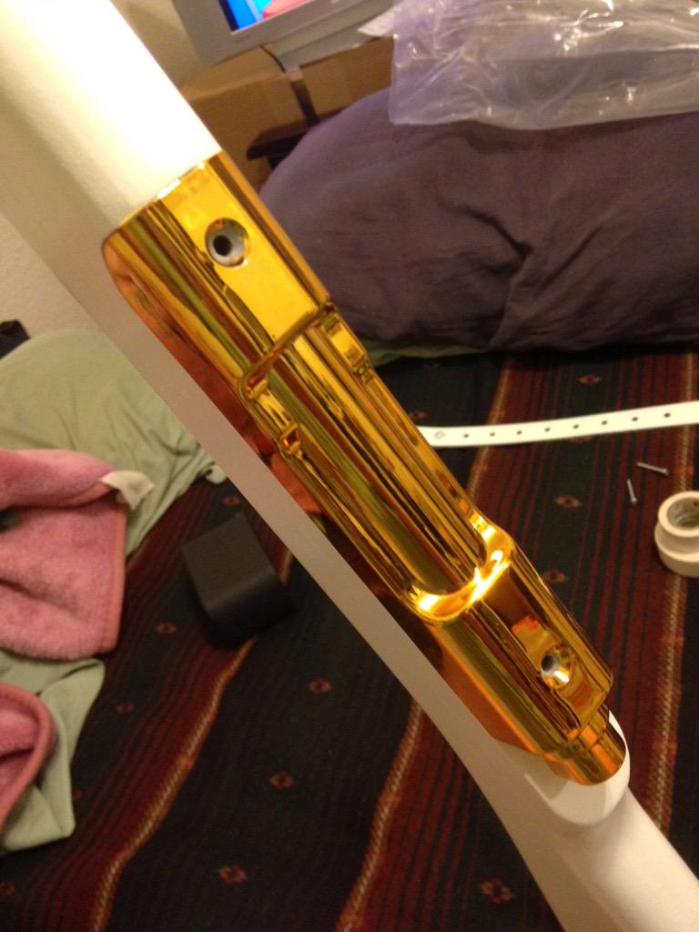 al_t_z's tweet image. Bolt is stuck to the rifle 😓 #colorguardproblems