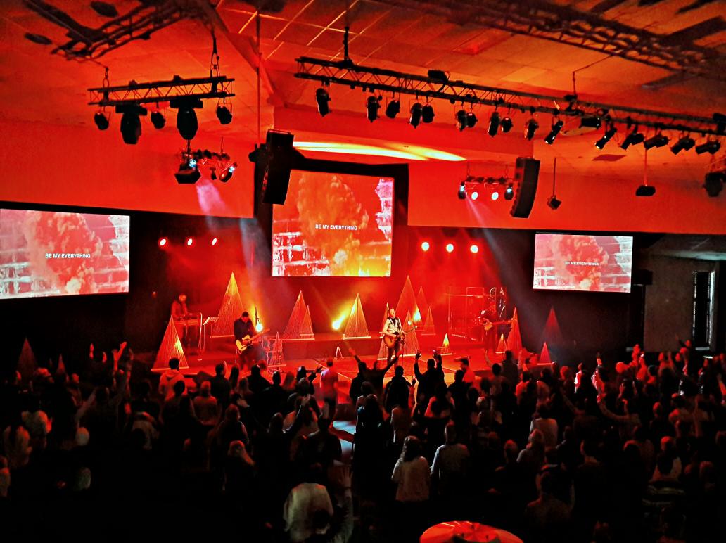 JWall_e's tweet photo. Amazing time of worship this morning with @timhughes77 @NewCovChurch_SA @WCentralSA #WCSA2015 http://t.co/tJPpPPdMgV