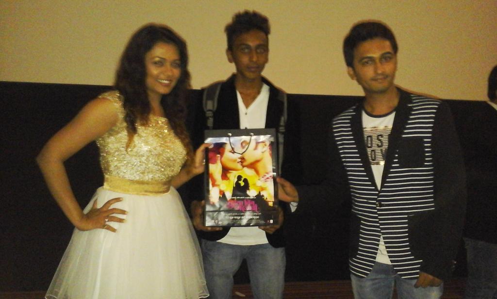 imRoHiT_5's tweet photo. Thanks For This Lovely Gift.... @TVMJFilm @PrarthanaBehere ... i Have lots Of Enjoy on Premier http://t.co/0axk5dSROi