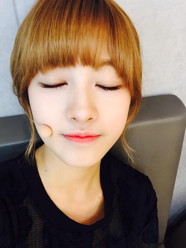 CUBECLC's tweet photo. [#CLC] 우리 #씨엘씨 는 내일도 팬 분들 보고싶은데에에에 못 보니까😭 오늘 선물 마구마구 드릴게요🎁 #짤줍짤줍 #저장저장 #선물원투쓰리포 http://t.co/GsL0im29en
