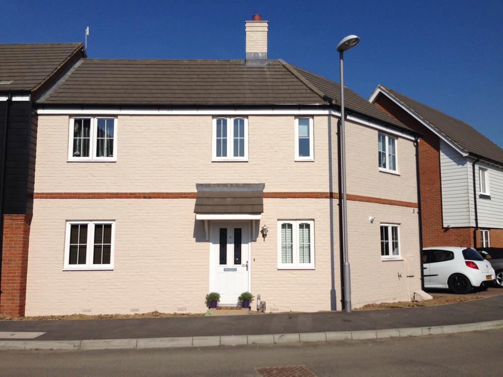 Exterior we undertook this week in #kingsnorth #ashford #kent Before&amp;After #decorating #painting #exterior #laudecor