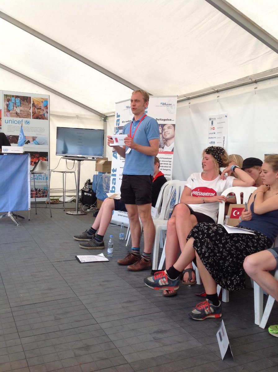 DanishMUN's tweet photo. Frankrig foreslår at man venter med at diskutere u.bist. til #SDGs forhandlingerne i sept. #fnfmdk #DanMUN #FM15 http://t.co/kiRKdJBBVe