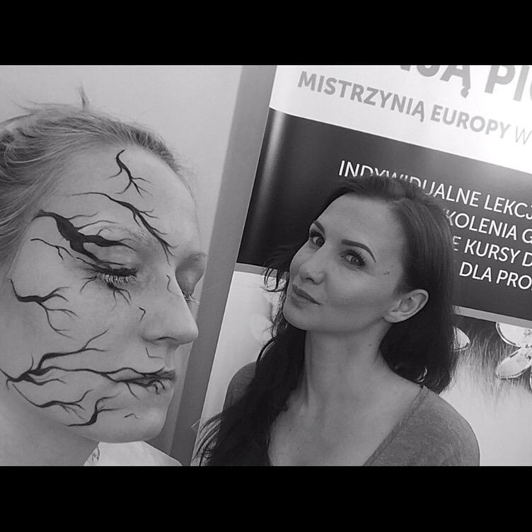 anjapiotrowska's tweet photo. #artistic #makeup #anjapiotrowska #creative http://t.co/JkX4aG3qun