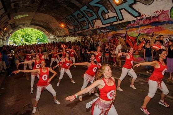 BristolSamba's tweet photo. Boom! We'll be out in full force today @StWerbsCityFarm #farmsummerfair Parade starts 4 pm!
https://t.co/bJWGttbjHI http://t.co/BchxQC8w5Q