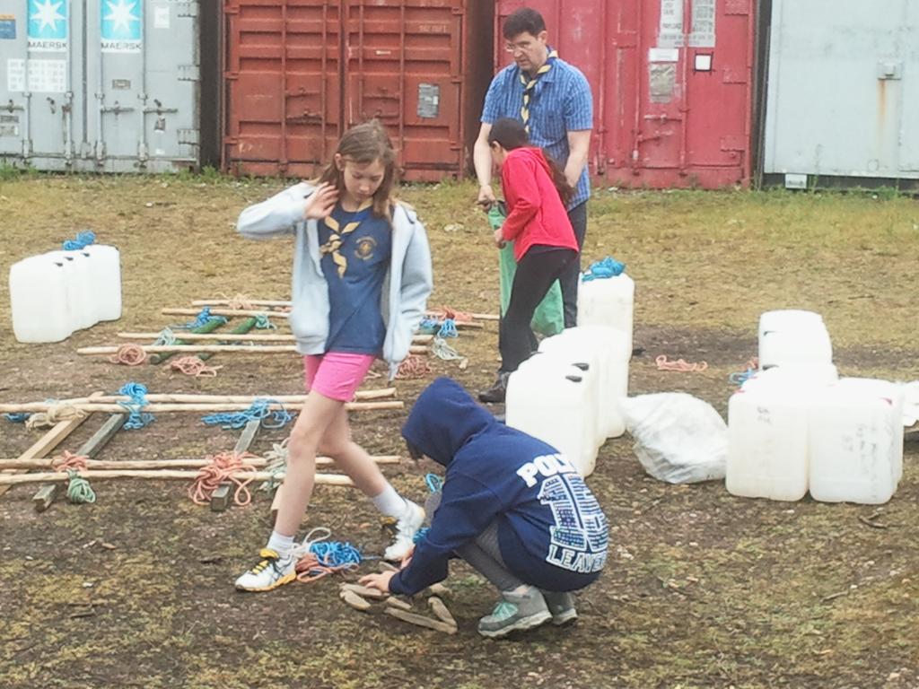 bvdscouts's tweet photo. District team on site. Competitors starting to arrive. #Kontiki2015 http://t.co/tkwS7fMVJQ