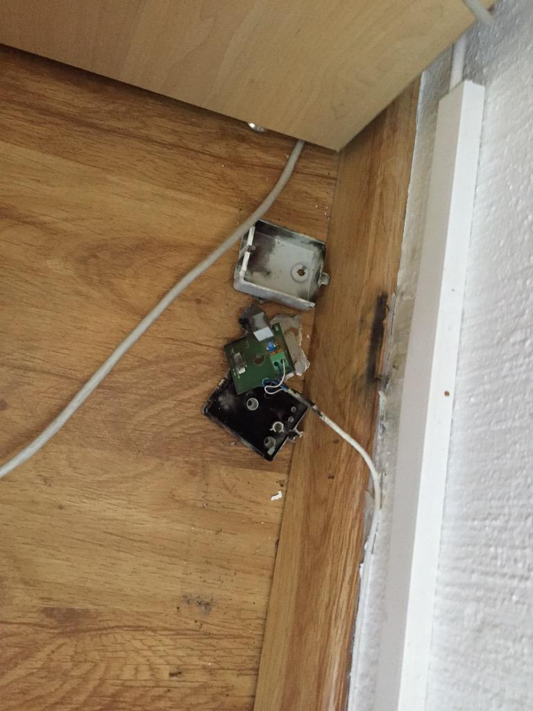 MathysThompson's tweet image. @telkomsa please help - huge lightning strike have destroyed my adsl connection😔