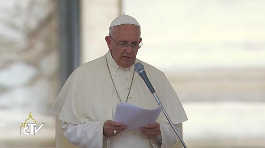 CiaoKarol's tweet photo. #PapaFrancesco: Voi offrite un contributo importante alle famiglie per la loro missione educativa #agescidalpapa http://t.co/19Vhj7DwGG
