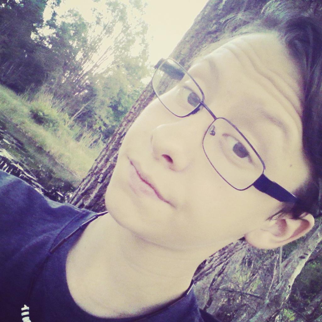 amillio2000's tweet photo. Me in glasses ewww 😝😜 http://t.co/LM77LcPKjc