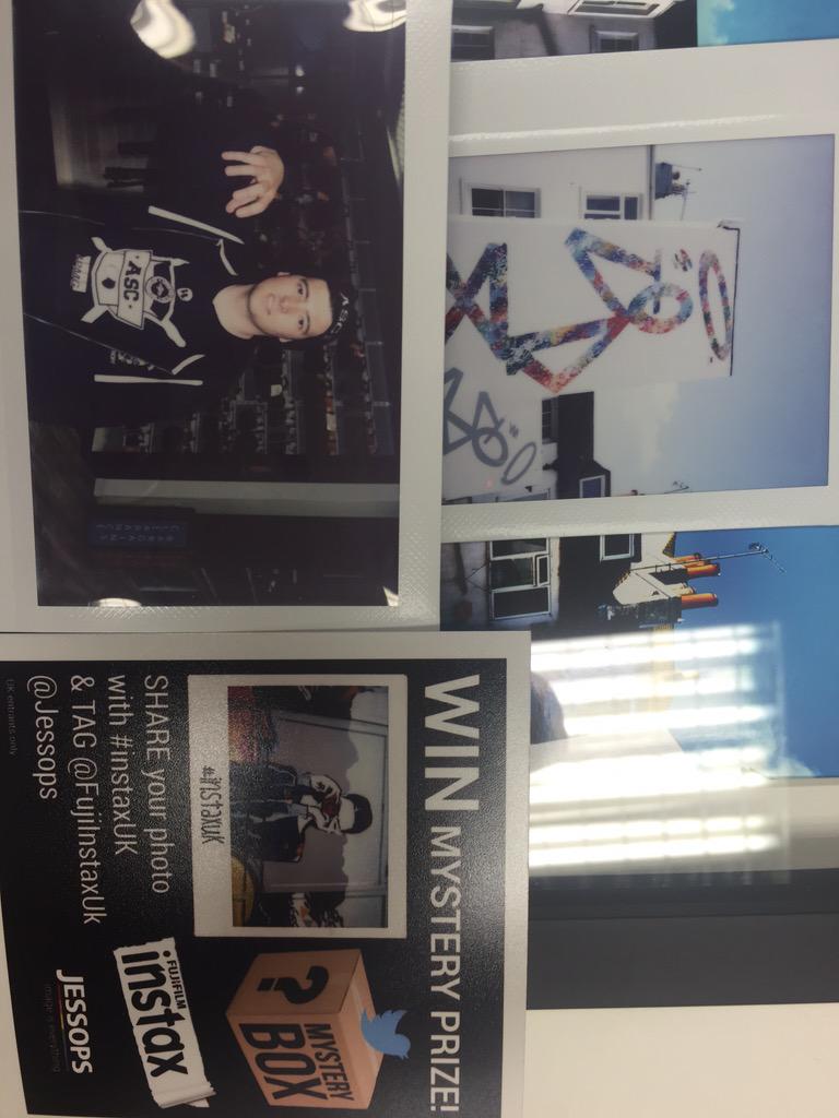 AnfhonyS's tweet photo. @FujiInstaxUK @jessops #instaxuk give me a free camera please. http://t.co/gU0J0Euvra