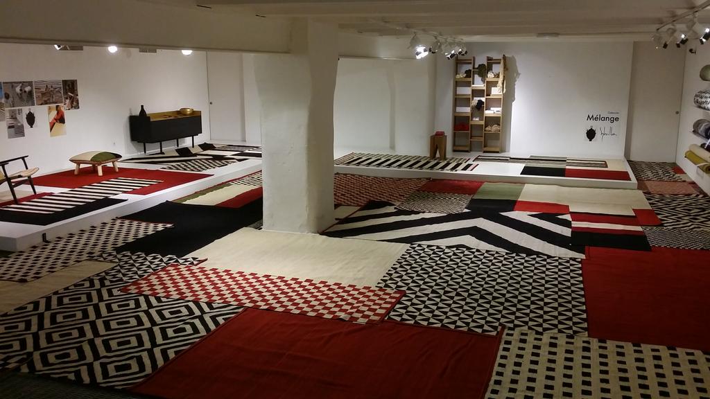 Interior_es's tweet photo. Bellísimo patchwork en @nanimarquina, con la   colección Mélange de Sybilla. #alfombras #artesanía #OffBDW #BDW15 http://t.co/CuNM0HjH2u