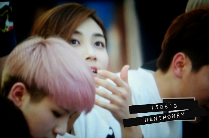 17_jeonghan's tweet photo. 150613 Jeonghan at Yongdeungpo Fansign Event #seventeen #1stfansign
Cr. Hani Honey http://t.co/rhQOXyWPao