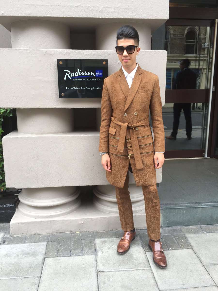 mensfashionmag's tweet photo. @fashitect popped by our bloggers lounge at the @RBEhotels  #bluvip #LCM #bloomsburystreet http://t.co/13aXCO7IFG