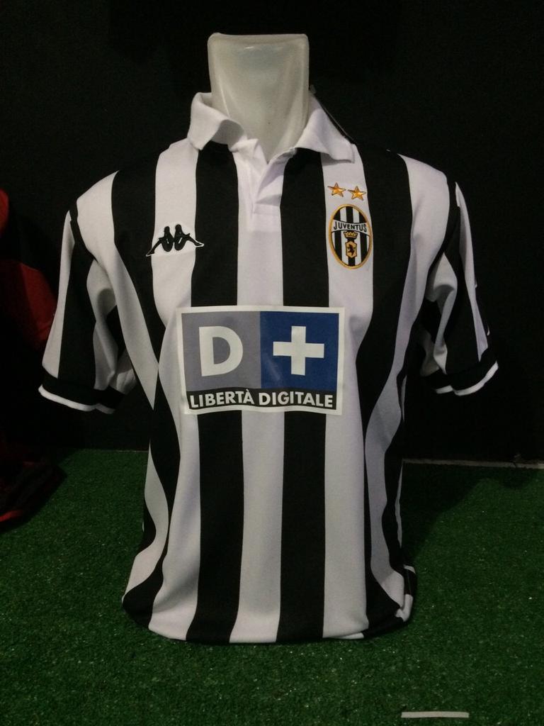 Jersey Juventus Lawas