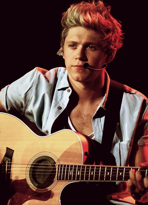 nhIibrary's tweet photo. Niall and his acoustic guitar http://t.co/DDAmp9vS7I