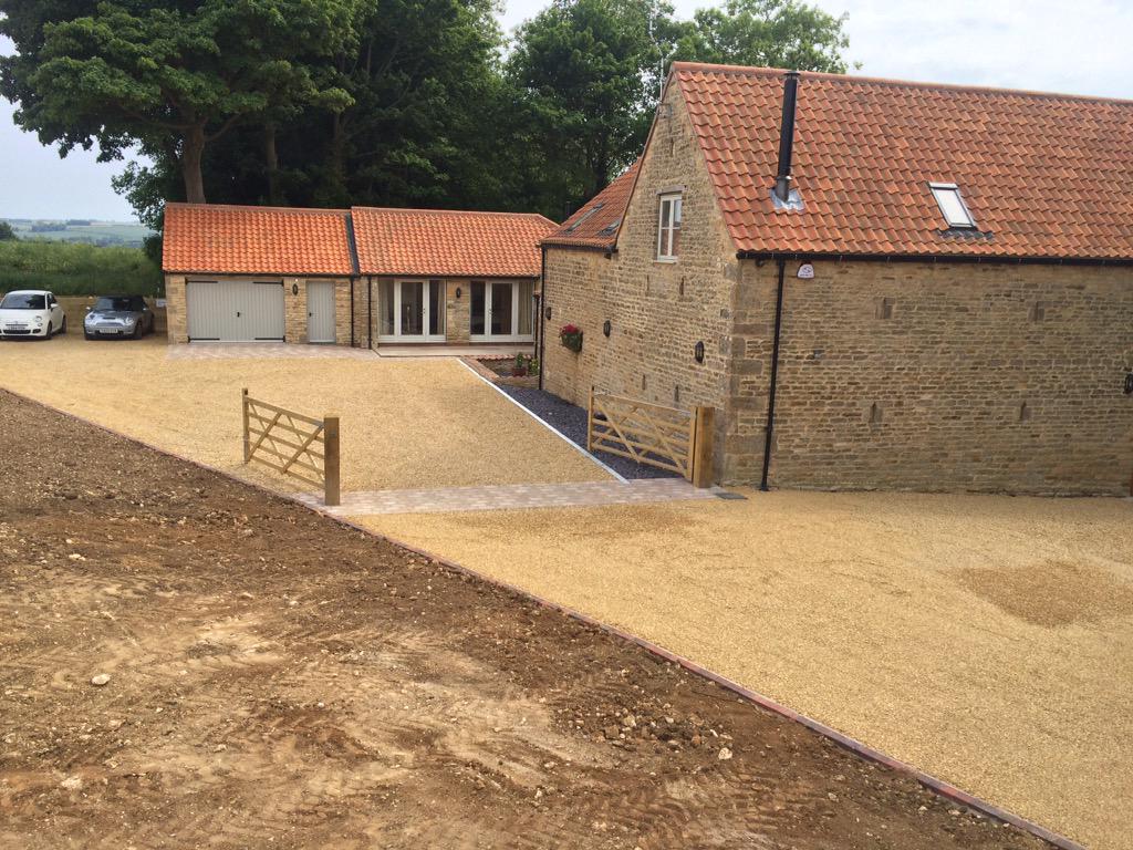 stevepooley's tweet photo. Project finished today using @CEMEX_UK 20/5mm flat gravel @StonemarketUK block paving #plaspave kerbs ...., http://t.co/iDk1z8Zy22