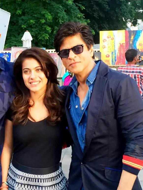 Шахрукх кхан влюбленные 2015. Шахрукх кхан влюбленные 2015. Шахрукх кхан влюбленные 2015. Каджол и шахрукх кхан 2015. Шахрукх кхан и каджол кхан.