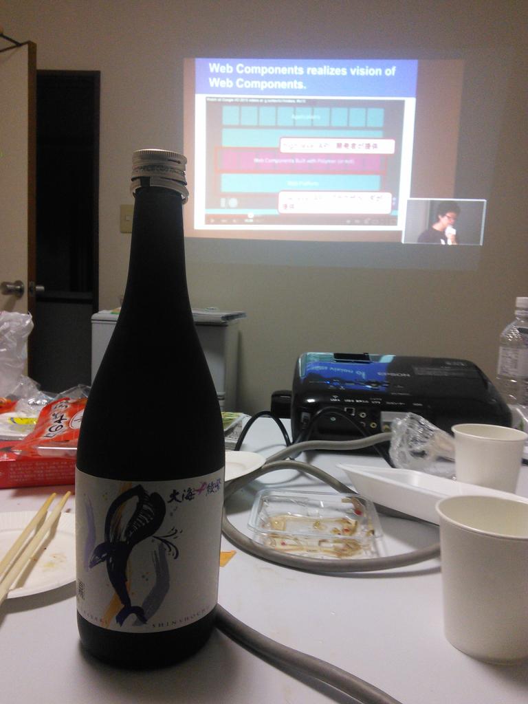 tomo_masakura's tweet image. 大海酒造さんの焼酎を飲みながら聞いてます! #html5j #html5jk