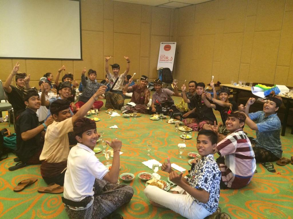 Saat ini kita yang menghibur, mungkin nanti kita juga perlu untuk dihibur. Cc : @sukmaprabu87 <a href="/deva471/">Deva Muliadana</a>