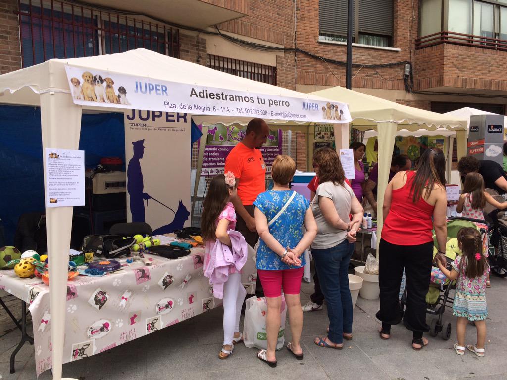 jjpl_juper's tweet photo. Ya ha comenzado la feria organizada por #asearco en Arganda del Rey. Mucha participación. En el stand de #juperteam http://t.co/1YRkiF2Ase