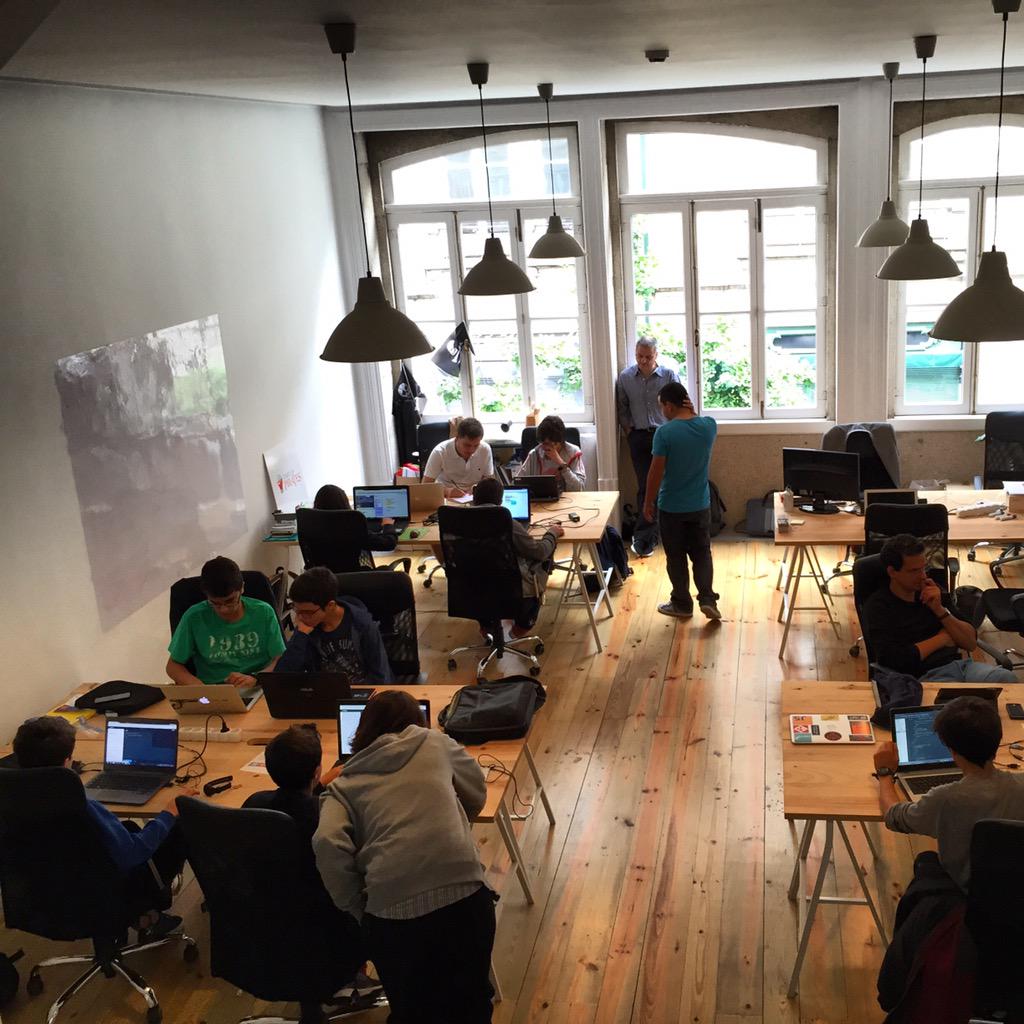 CoderDojoPorto's tweet image. #CoderDojoPorto #6 up and running!