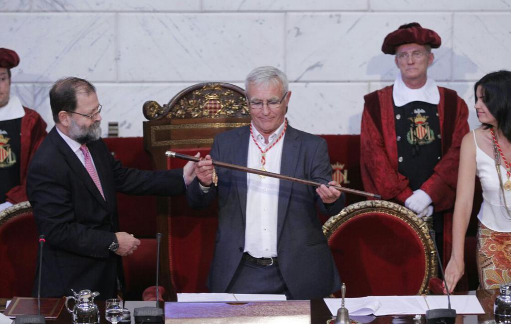 Es un palo de escoba del todo a 100, la auténtica me la quedé yo