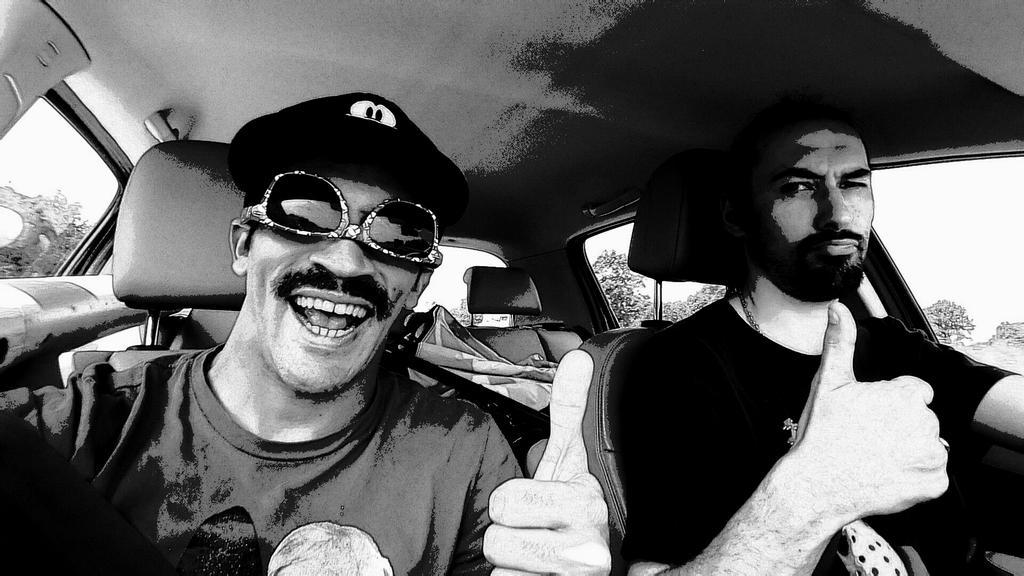 Ce soir grand combat de guitares à Châtillon-sur-Loire (45). C'est le Strange Festival ! #RHCPvsRATM #ANDYvsMANARD ☆☆