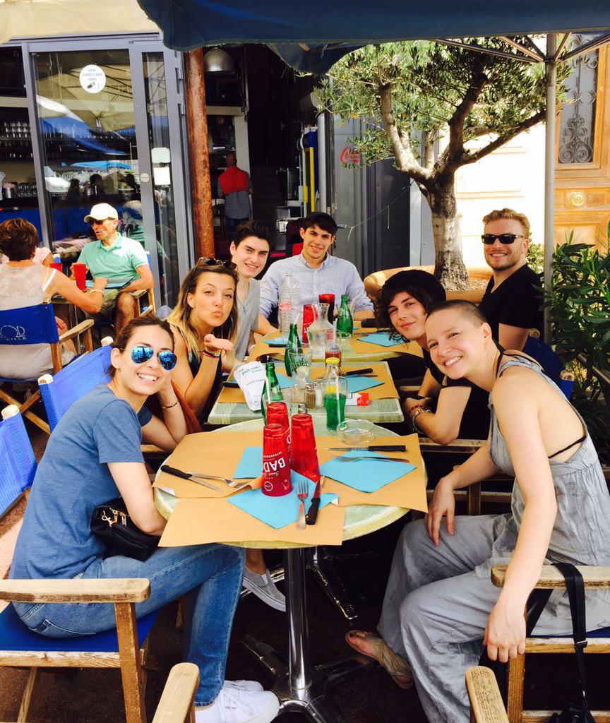 Déjeuner tranquille <a href="/TourTheVoice/">The Voice Tour</a> <a href="/TheVoice_TF1/">The Voice ✌️</a> #Marseille #vieux port #VoiceTour #family