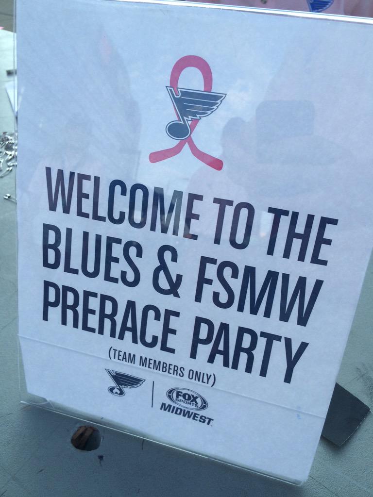 StLouisBlues's tweet image. It's race day! #KomenSTLRace #stlblues