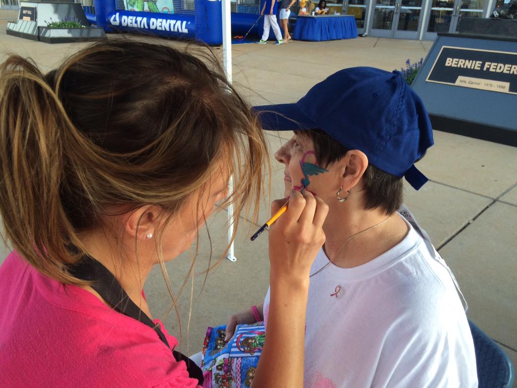 StLouisBlues's tweet image. It's race day! #KomenSTLRace #stlblues