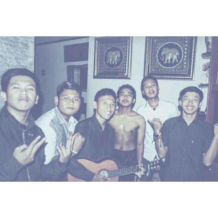 ElsofoFams's tweet photo. " JIWA MUDA YANG BERGAYA " // ELSOFO'5815! @BpMasgar @imam_SAQ @dio_fadilah @rifkiading @rezaafebriaan http://t.co/86zKP1K7ic
