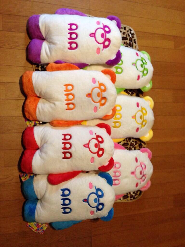 aaa_love_0921's tweet photo. 【2015 夏のプレゼント企画】
画像のダイカットクッションの中からおひとつか
ビッグくたっこえ〜パンダ(黄色以外)を2名にプレゼントです！
詳しくは3枚目の画像チェックで🙏🏻

#AAA
#AAA10Anniversary http://t.co/TT10ca4Pt8