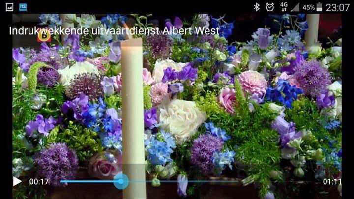 AnneliesBok's tweet image. Mooi bloemwerk uitvaart #albertwest is gemaakt door Sonia Rosmalen