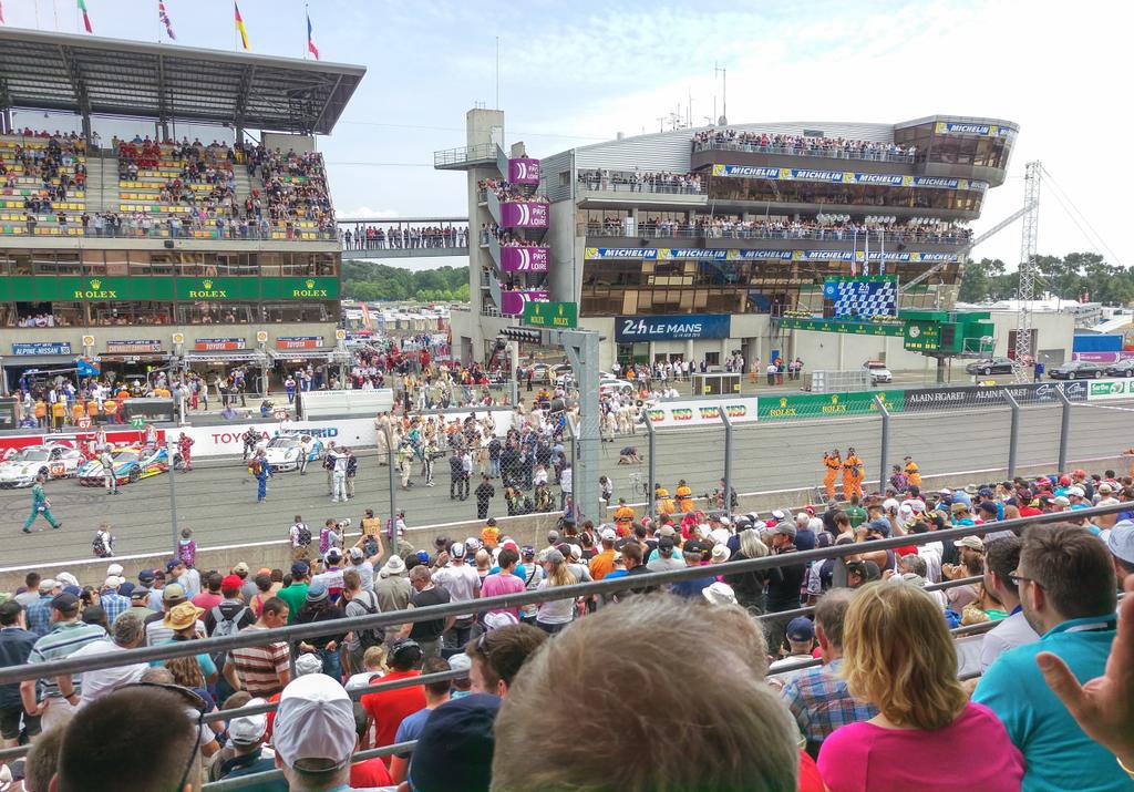 AngryDuck76's tweet image. Let Mans is crazy crazy. Let's do some racing in the sunshine #LeMans24h @SouthfieldsTN @PatrickDempsey