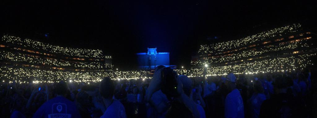 lukebryan's tweet photo. You were amazing last night Nashville. #CMAfest http://t.co/doOzEWil6W