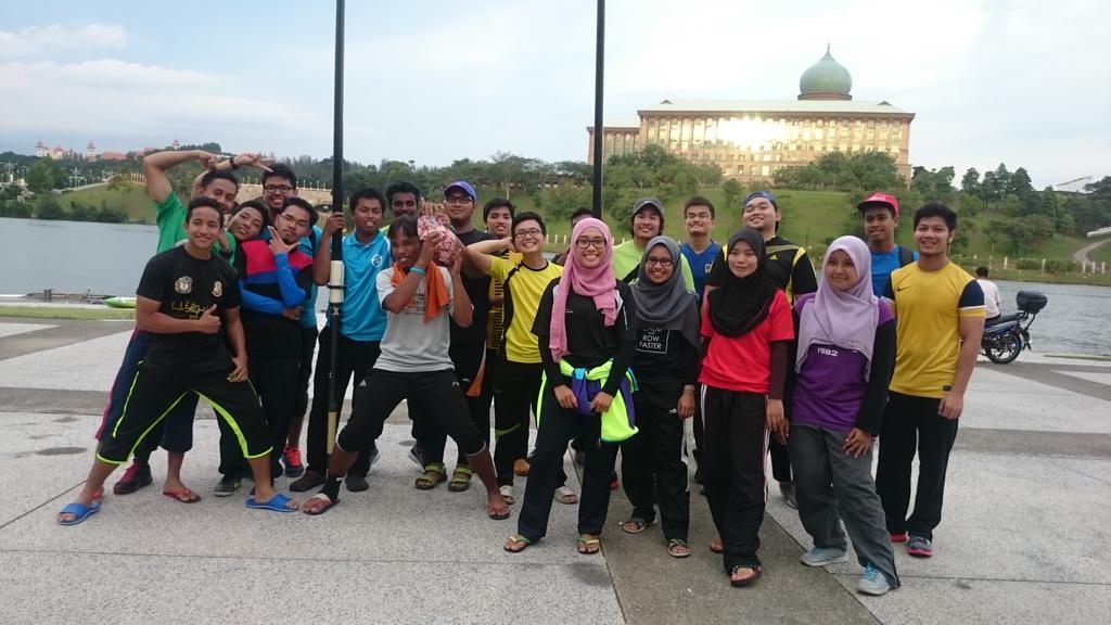 UNI10RowingClub's tweet photo. Semua dah dehydrate tp gambar tetap gambar. #kamipunyagambarkorangyangpanas #fituniten #uni10rowers http://t.co/9q5Hn9hVnF