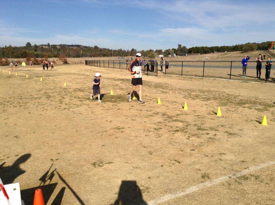 @jamesminto80 supporting his son Evan at the finish of the junior 1k. Great to see families participating in running!