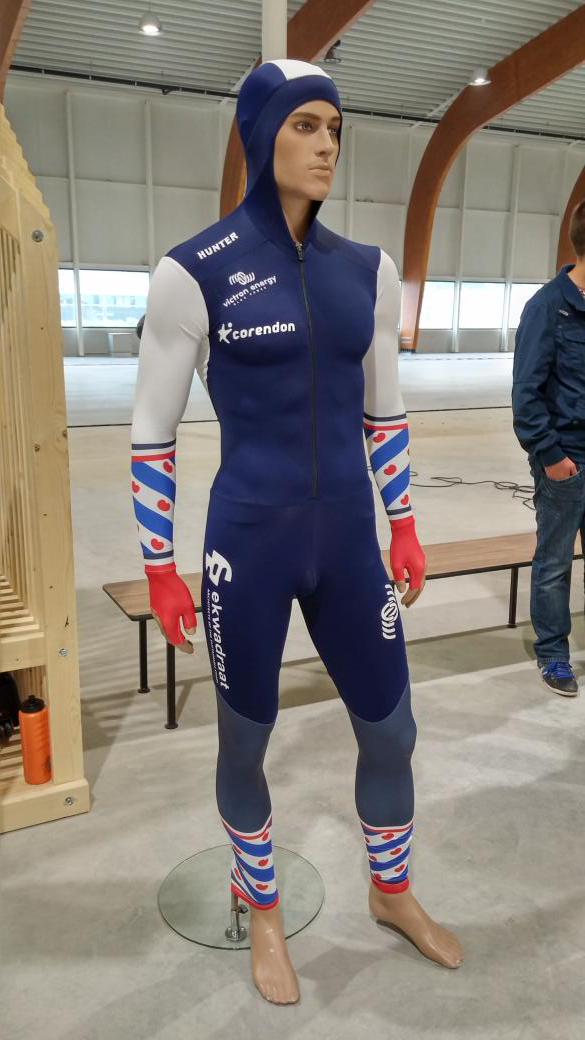 IngridHeijman's tweet photo. Eerste schaatser al gespot #bouwselfie #dagvandebouw @DeElfstedenhal @DijkstraDraisma @JorritsmaBouw @Ekwadraatadvies http://t.co/bw6vS86Gqm