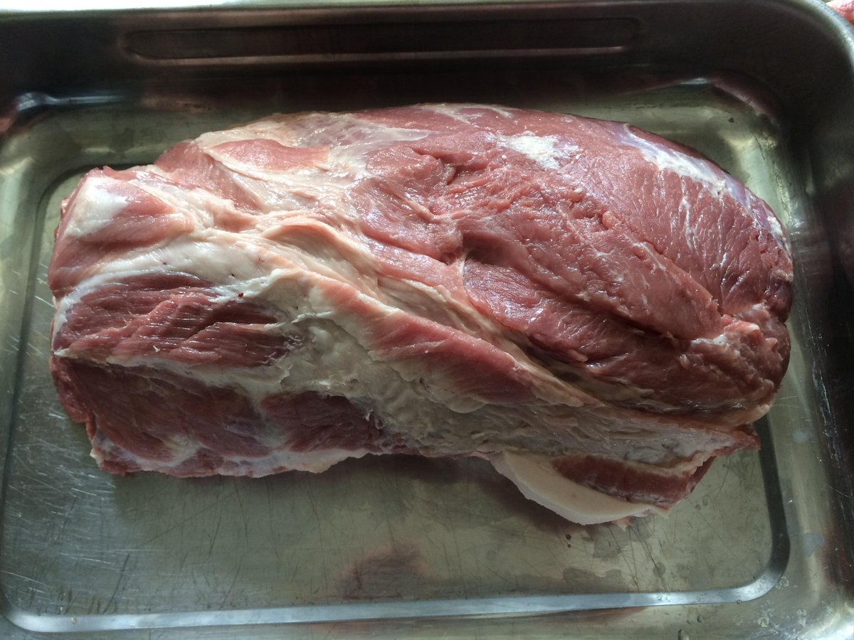 DadLunatic's tweet image. #BBQ #pulled_pork Die Schwarte muss natürlich runter, die wird einzeln knusprig grilliert: