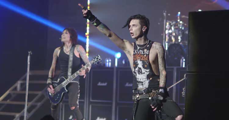 KerrangMagazine's tweet image. Keep up-to-date with all the action from the Saturday of @DownloadFest with our live blog: kerrang.com/32618/download…