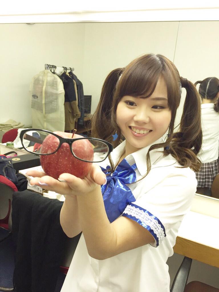 Litomath's tweet photo. リトマースあるある⑦(◍˃̵͈̑ᴗ˂̵͈̑)ｧ,､'` 

学級委員長のりんごさんが、本業で
不在の時は
果物のりんご🍎を見て
パワーをもらう☺

所さんの目がテン！
アイドルの科学  6/14朝7時〜OA
みてね💕 http://t.co/0MeGzHJrzf