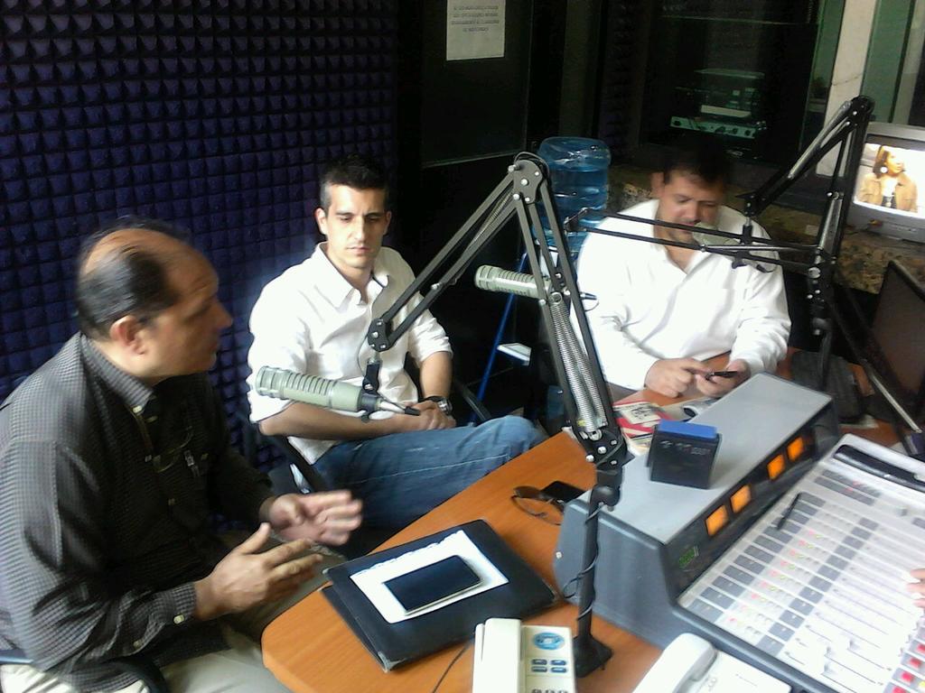 innotica_net's tweet photo. @InnowearVE durante la entrevista realizada en @radiouno1340am gracias al apoyo y logro en el #ccsstartupweekend http://t.co/ZLGqmdZzlc