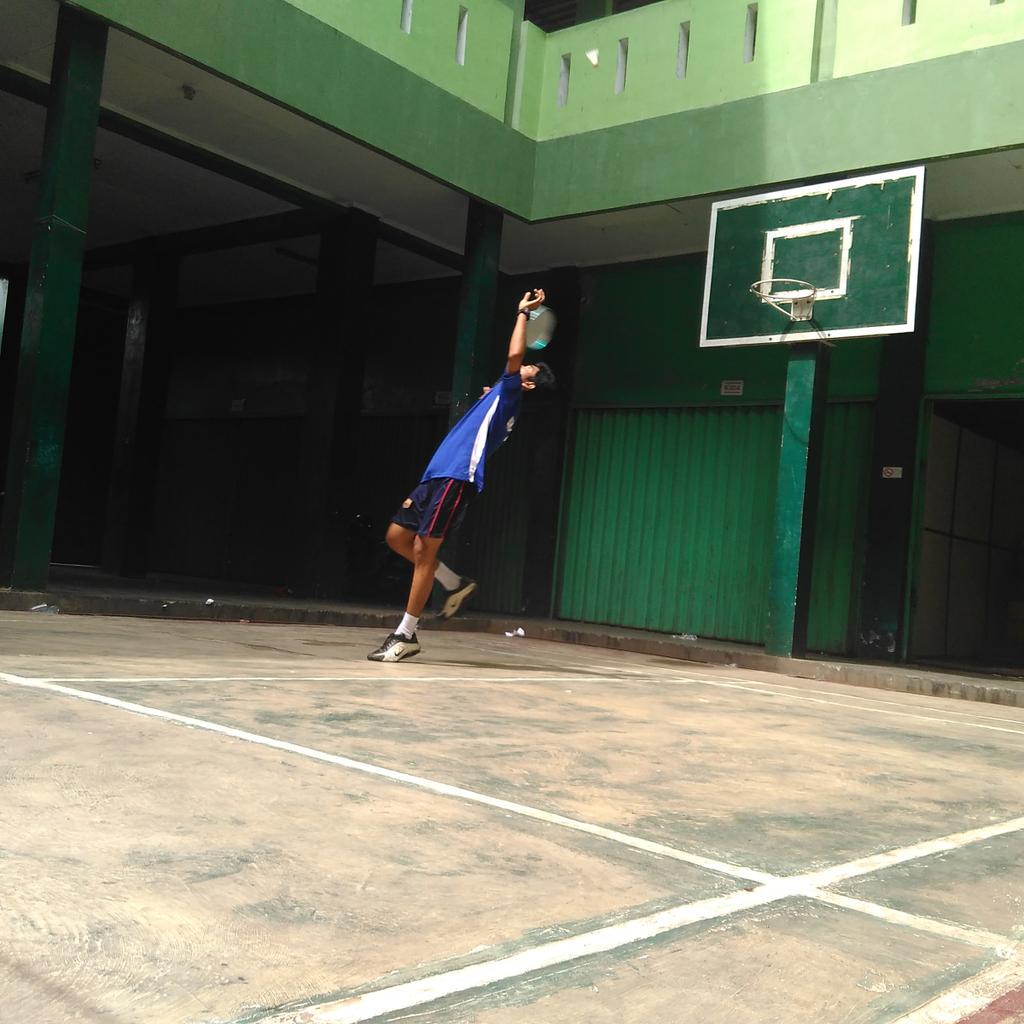 HZonnwells's tweet photo. #Badminton #ClassMetting #Winner1 http://t.co/NjXyFcD9cy