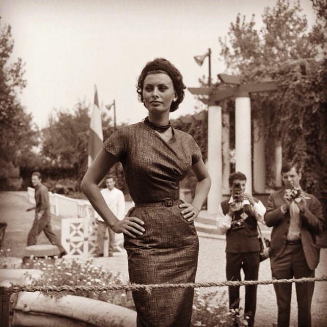 js_couture's tweet photo. Sophia Saturday. Striking fitted dress. Lido, Venice. 1958. 
#sophialoren #sultryactress #oldhollywood http://t.co/u8sPzjHuKv