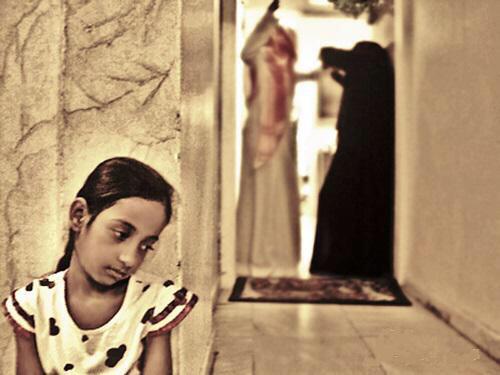 MohamadAlarefe's tweet photo. قد تفقد أعصابك فـ :
تصرخ
تخاصم
تسبّ
تُهدد

لكن لا تفعل أمام أطفالك
أبقِ صورتك حلوة بأعينهم
اِبق لامعاً
لا تسقط نفسك
. http://t.co/XNvcnuBD1H