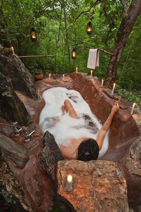 Holy fucking hell where do I find this perfect bathtub?! ? http://t.co/U2cSGv2vln